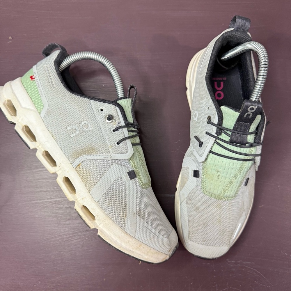 On Running Cloud Sky Sneakers Glacier Beige Youth 6.5
